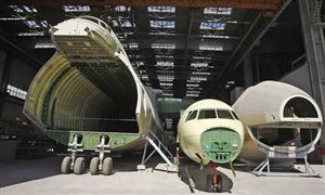 中國(guó)噴氣式支線客機(jī)ARJ21首次交付海外 邁出商業(yè)運(yùn)營(yíng)新步伐