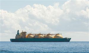 我國自主建造LNG加注船于江蘇啟東出海試航 2023LNG船行業發展現狀分析