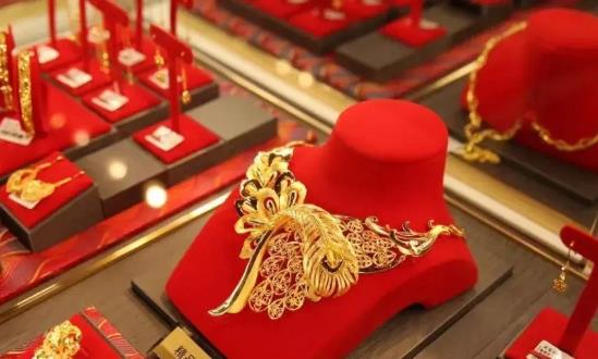 上半年老鳳祥黃金業務創收超400億 黃金飾品需求持續增長