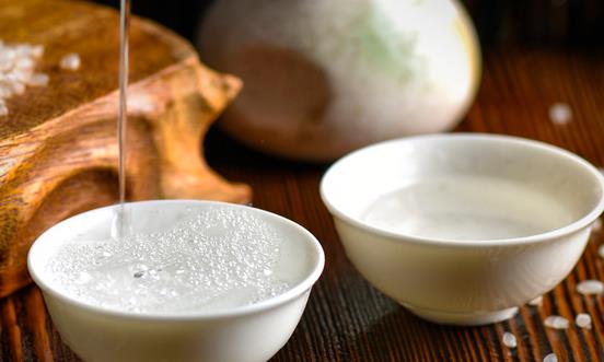 目前兼香市場容量約5%-7%規模約為200-300億元 中國兼香型白酒行業營收分析