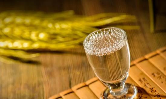 行業(yè)三大趨勢(shì)：高端化、多元化、生態(tài)化 白酒流通行業(yè)深度調(diào)研