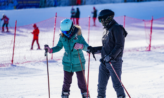 我國滑雪場統計數已達到近700個 室內滑雪場行業市場發展分析