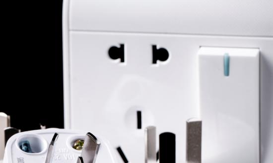 消費(fèi)者對開關(guān)插座的消費(fèi)需求主要分為三個(gè)層次：安全、個(gè)性化、智能?  開關(guān)插座產(chǎn)業(yè)市場分析