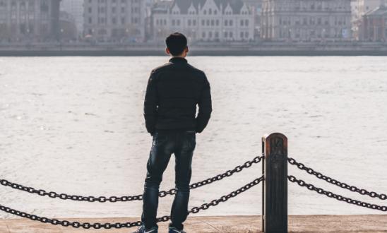 隨著單身人群的逐年壯大  單身經濟已在消費、投資、文化等領域全面開花