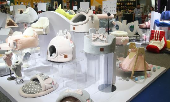 寵物用品及服務(wù)市場(chǎng)深度調(diào)研分析：預(yù)計(jì)2025年中國(guó)寵物經(jīng)濟(jì)產(chǎn)業(yè)規(guī)模有望達(dá)8114億元