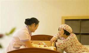 市場火爆一嫂難求 月薪超2萬元排期已到年底 工資或?qū)⒗^續(xù)上漲 月嫂行業(yè)競爭分析預測報告