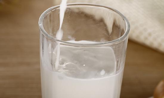 進口牛奶行業(yè)報告：進口牛奶行業(yè)的發(fā)展趨勢將受到哪些因素影響?