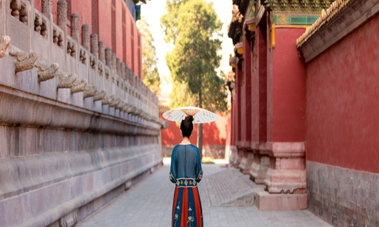 國(guó)風(fēng)服飾迎來(lái)發(fā)展良機(jī) 2024漢服行業(yè)市場(chǎng)發(fā)展預(yù)測(cè)