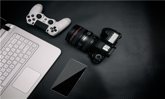 2024年中國(guó)數(shù)碼電子市場(chǎng)驅(qū)動(dòng)因素、數(shù)碼電子主要細(xì)分市場(chǎng)及行業(yè)未來(lái)發(fā)展投資前景趨勢(shì)