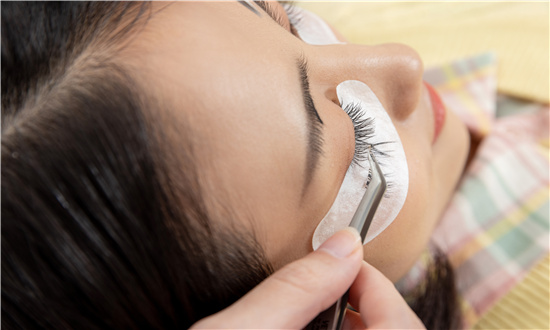 2024年中國睫毛膏市場驅動因素、睫毛膏主要細分市場及行業未來發展投資前景趨勢